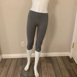 Lululemon Gray Seamlessly High Waisted Cropped Compression Leggings Size 8